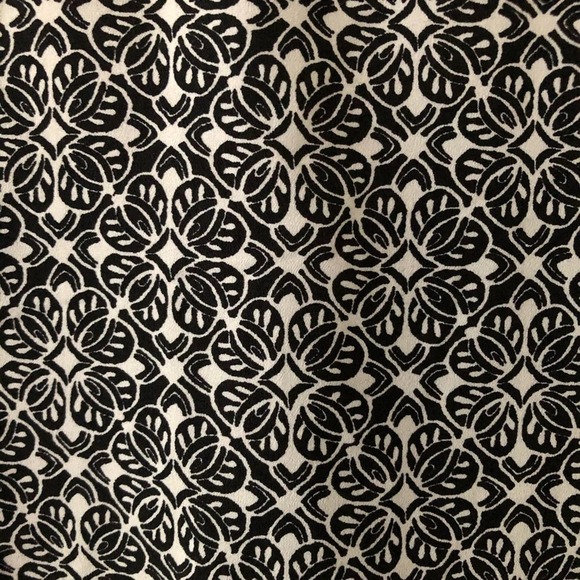 Ann Taylor Patterned V Neck 3/4 Sleeve Blouse - Picture 6 of 6